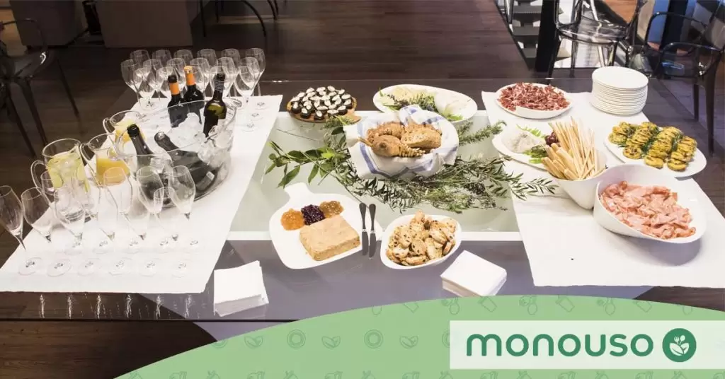 Buffet-Tisch dekorieren